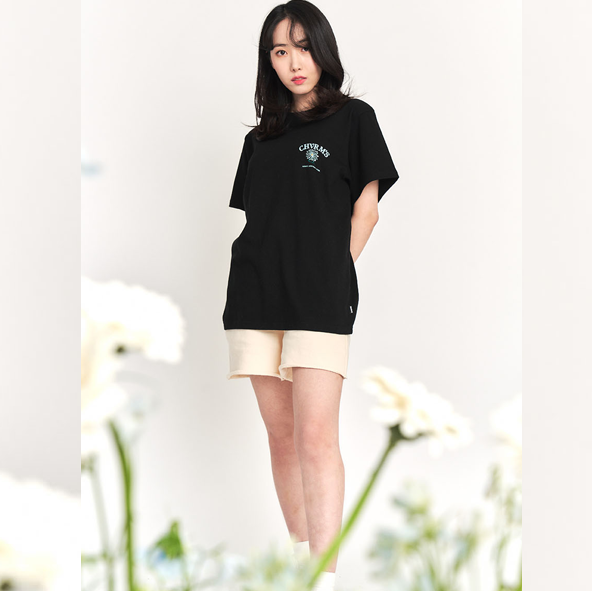 (VIVIZ)(GIFT-ONPACK-SINB OR GROUP CUT 4 TYPES, RANDOM 1P) SINB GERBERA T-SHIRTS [BLACK]