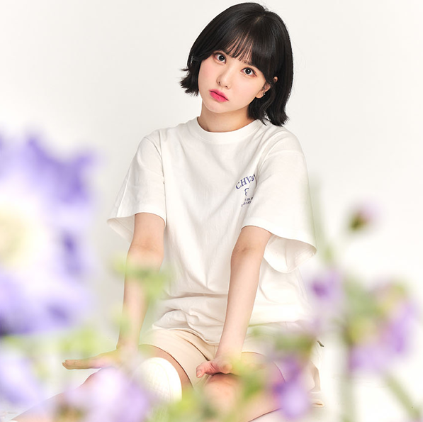 (VIVIZ)(GIFT-ONPACK-EUNHA OR GROUP CUT 4 TYPES, RANDOM 1P) EUNHA LILAC T-SHIRTS [WHITE]