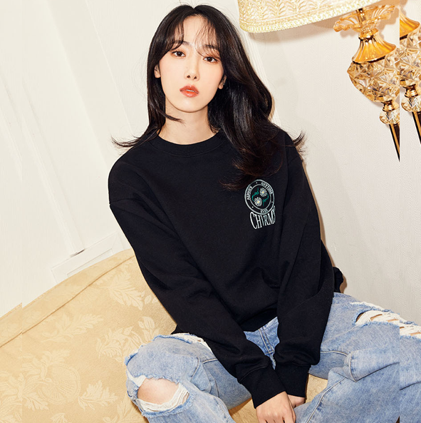 (VIVIZ)(GIFT-ONPACK-SINB OR GROUP CUT 4 TYPES, RANDOM 1P) SINB GERBERA SWEATSHIRT [BLACK]