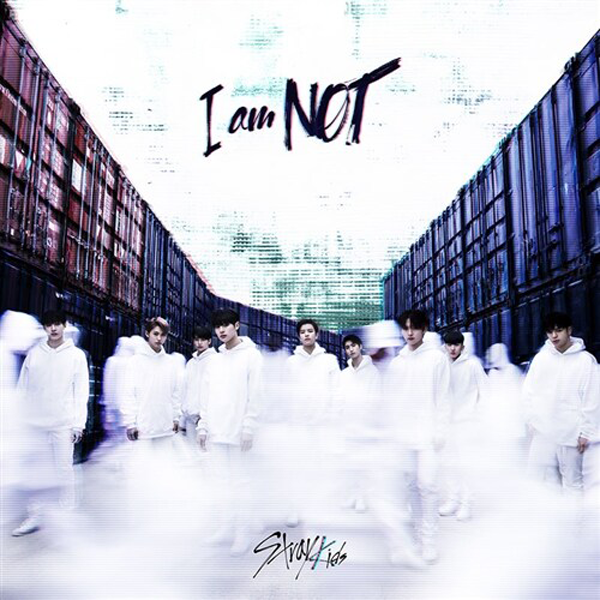 스트레이 키즈 (Stray Kids) - 데뷔앨범 [I am NOT] (랜덤버전)