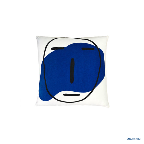 [SKULLHONG] POKER FACE CUSHION IVORY [17FW]