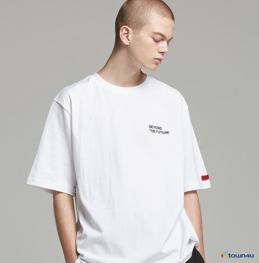 [TEEAZ] BEYOND LETTERING LAYERED 1/2 ROUND TEE_WHITE