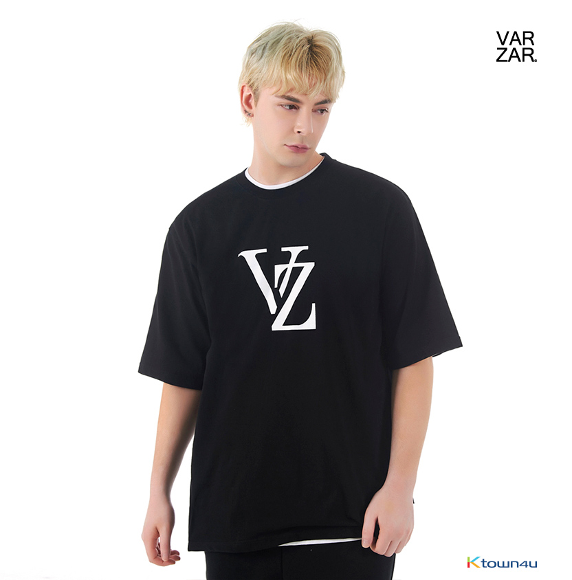 ktown4u.com : Monogram White Big Logo T-Shirts [Black]