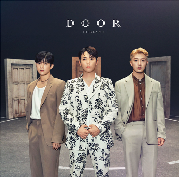 FTISLAND - [Door] (CD+Photobook) (First Press Limited Edition B) (Japanese Ver.)