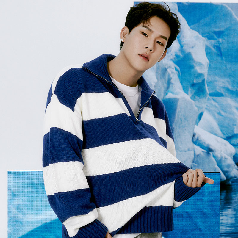 (MONSTA X JOOHONEY)(Gift-3Photo Cards Set) 08 Stripe Half Zip-Up Knit Wear [Blue]