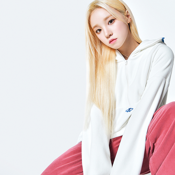 ((G)I-DLE MINNIE YUQI) Amber Fleece Barclava Hooded [Ivory]