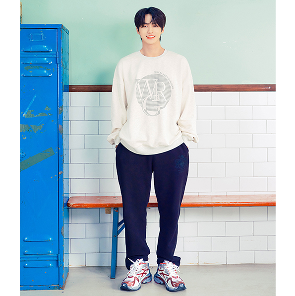 (DKZ Kyoung Yoon Random 1set of 2 Photocard Sets) WRG Checker Round Sweatshirt [3colors]