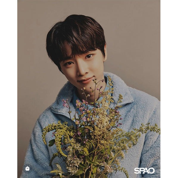 (NCT SUNGCHAN)(Gift-1Set of 2 Photo Cards) Basic Furfleece Zip-Up [12colors]