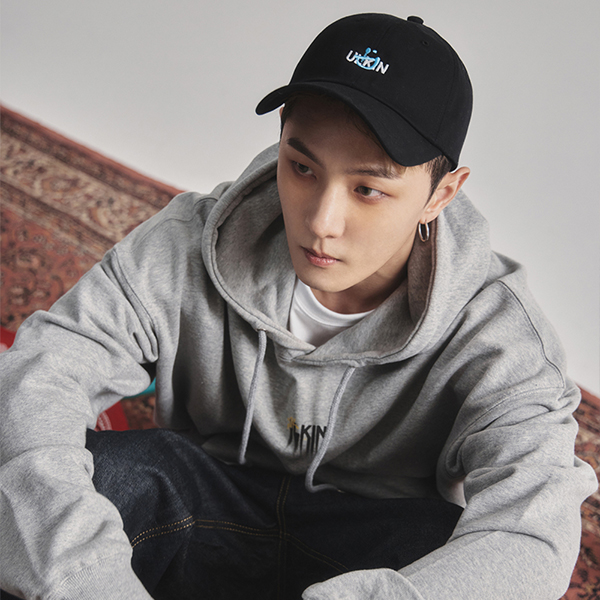(iKON DK Gift- 1p Random Among 4p Photo Cards) iKonic Smile Ball Cap [Black][Free]