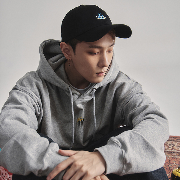 (iKON DK Gift- 1p Random Among 4p Photo Cards) iKonic Smile Ball Cap [Black][Free]