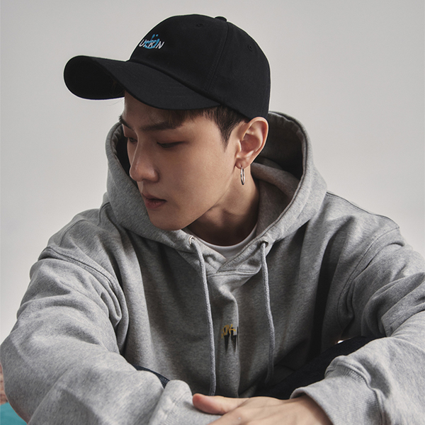 (iKON DK Gift- 1p Random Among 4p Photo Cards) iKonic Smile Ball Cap [Black][Free]