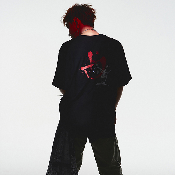 [ULKIN] iKonic Smile T-shirt [Black]