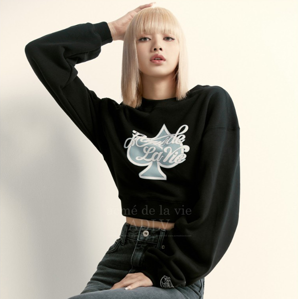 (LISA Random 1 Out of 5 Gifts) Spade Script Logo Crop Top Sweat Shirt [Black]