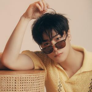 ktown4u.com : (ASTRO MOONBIN+SANHA) Verri Square Flat Bar