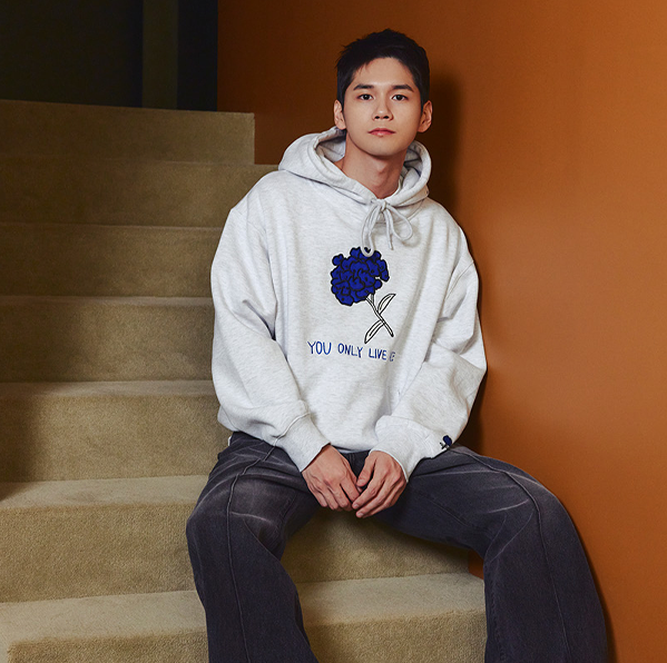 (ONG SEONG WU Gift Photo Card) Heliotrope Hoodie [MG]