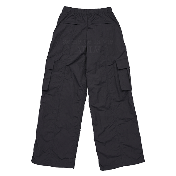 Plated Nylon Cargo Wide Pants [Black]