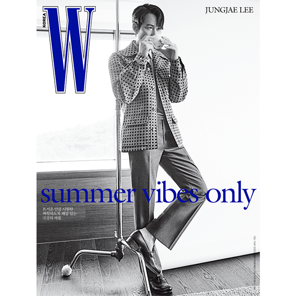 W Volume 7 2023.07 C Type (Cover : Lee Jung Jae / Content : NewJeans : HANNI 6p, IU 6p, BOYNEXTDOOR 8p, NewJeans : DANIELLE 12p, Shin Mina 6p, Lee Jung Jae 6p)