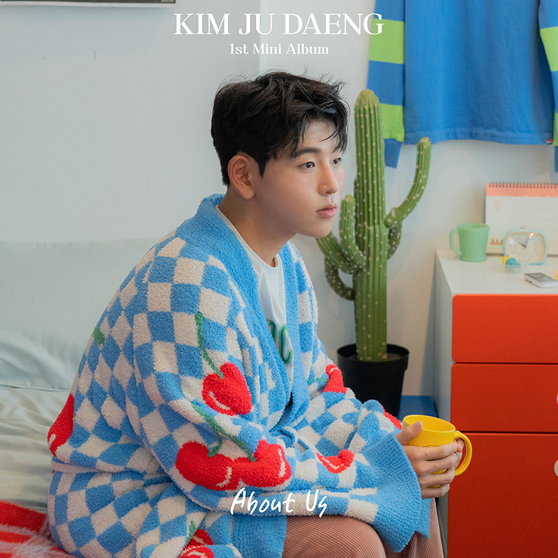 [全款] KIM JU DAENG - 1st EP [About Us] _黑裙子中国散粉
