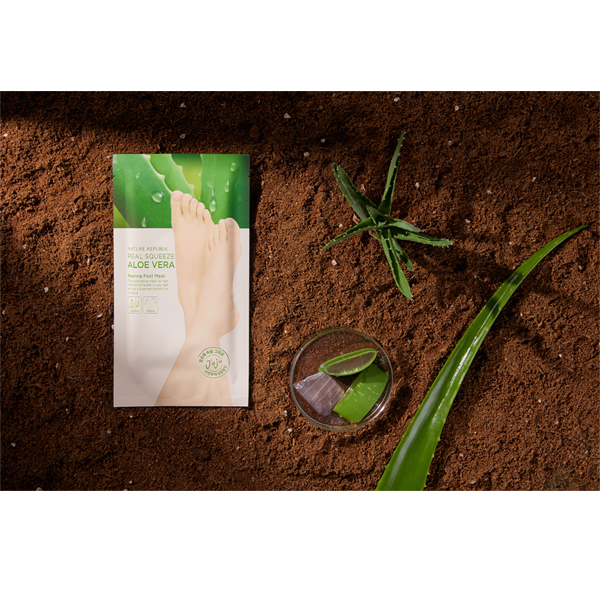 ktown4u.com : REAL SQUEEZE ALOE VERA PEELING FOOT MASK