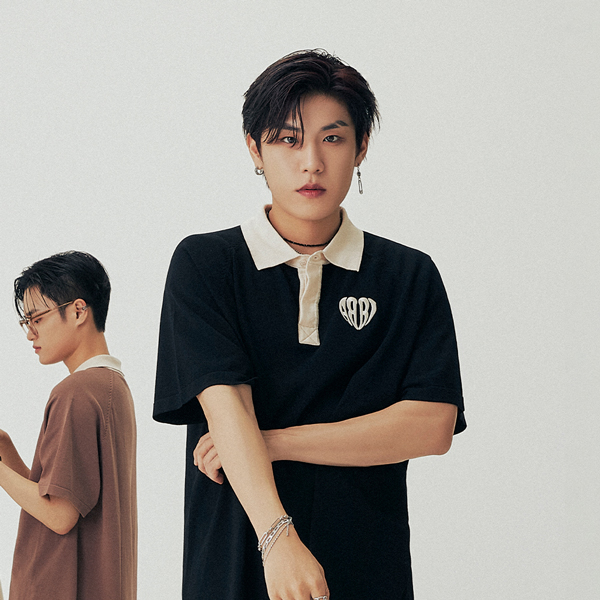 [AB6IX Gift + ABBI PIN BADGE] ABBI collar short-sleeved knitwear [BLACK] [F]