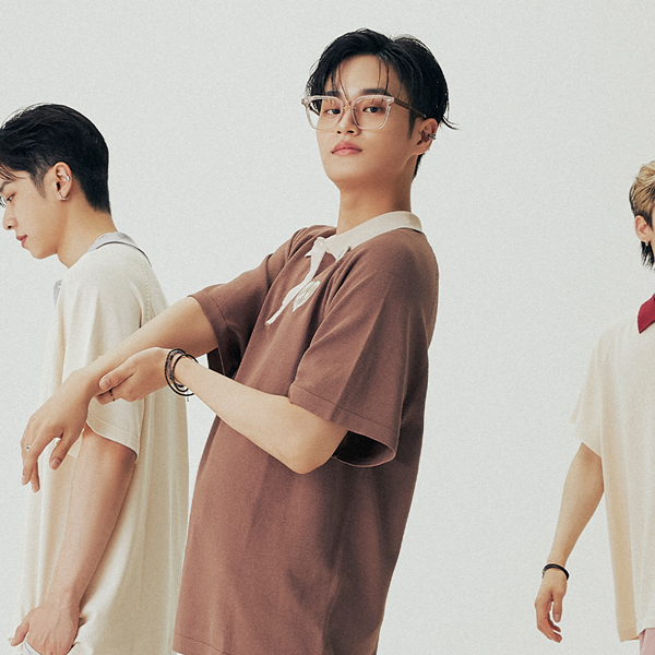 [AB6IX 禮物 + ABBI PIN BADGE] ABBI collar short-sleeved knitwear [BROWN] [F]