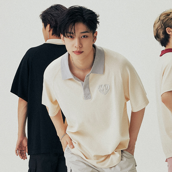 [AB6IX Gift + ABBI PIN BADGE] ABBI collar short-sleeved knitwear [CREAM BLUE] [F]