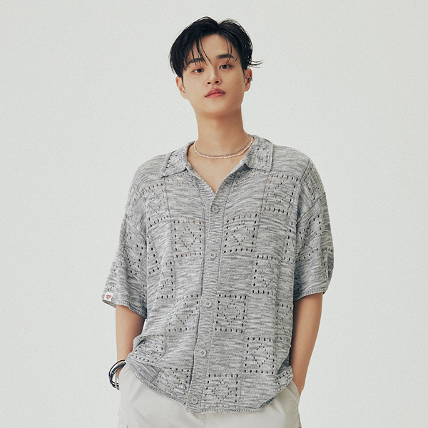 [AB6IX 禮物 + ABBI PIN BADGE] AB6 gradient see-through knitwear [LIGHT BLUE] [1]