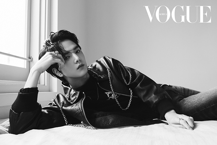 VOGUE 2021.11 A Type (Cover : HoYeon Jung / Content : HoYeon Jung 18p, THE  BOYZ: 20P, Kim Youngdae 10p) 